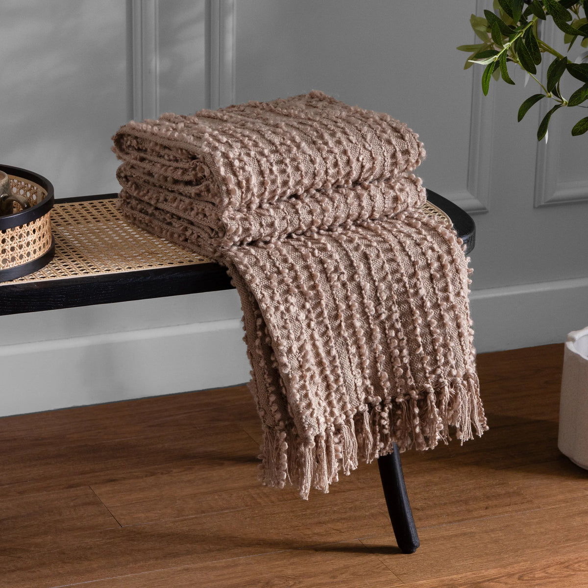 ARVO WOVEN TASSELLED THROW | HÖEM