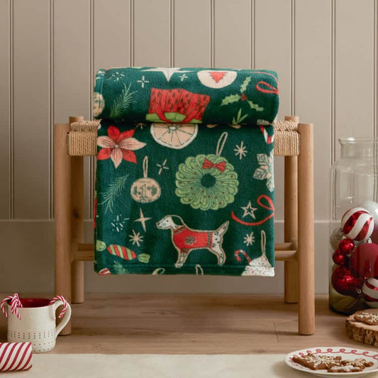 Duvet Day (Riva Home) Christmas Decorations ☕ Festive Treats Printed Fleece Throw – Emerald by Duvet Day