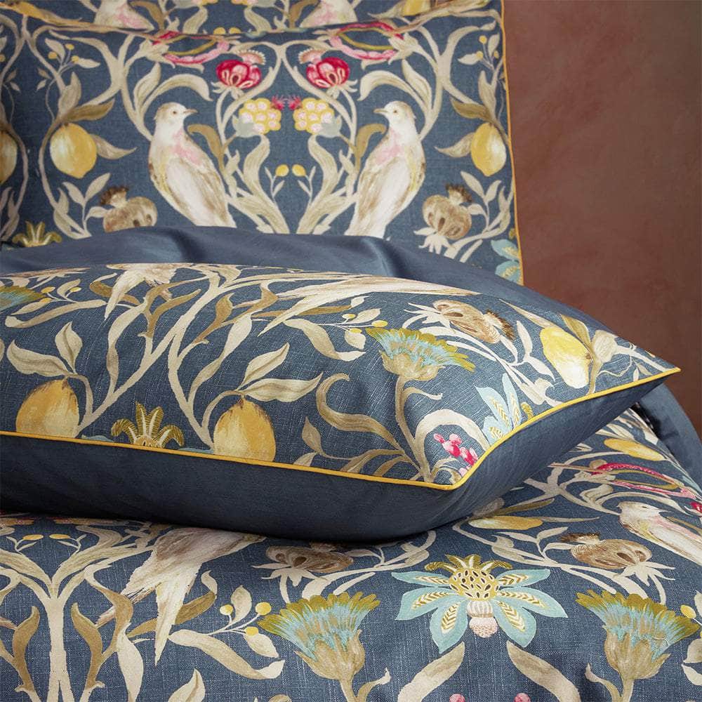 Edinburgh Weavers (Riva Home) Bedspread EW by Edinburgh Weavers – Songbird Traditional Floral Printed Duvet Cover Set (Stone or Navy)