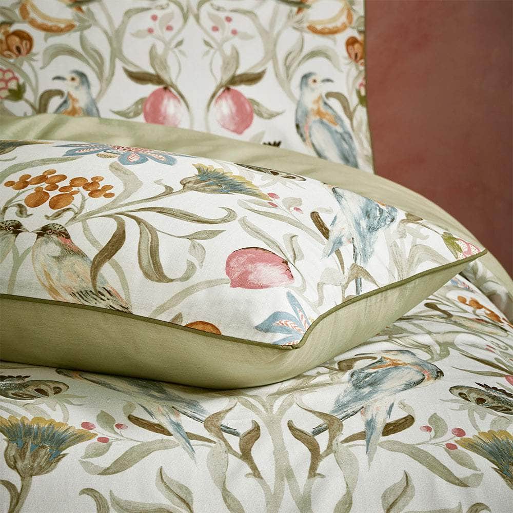 Edinburgh Weavers (Riva Home) Bedspread EW by Edinburgh Weavers – Songbird Traditional Floral Printed Duvet Cover Set (Stone or Navy)