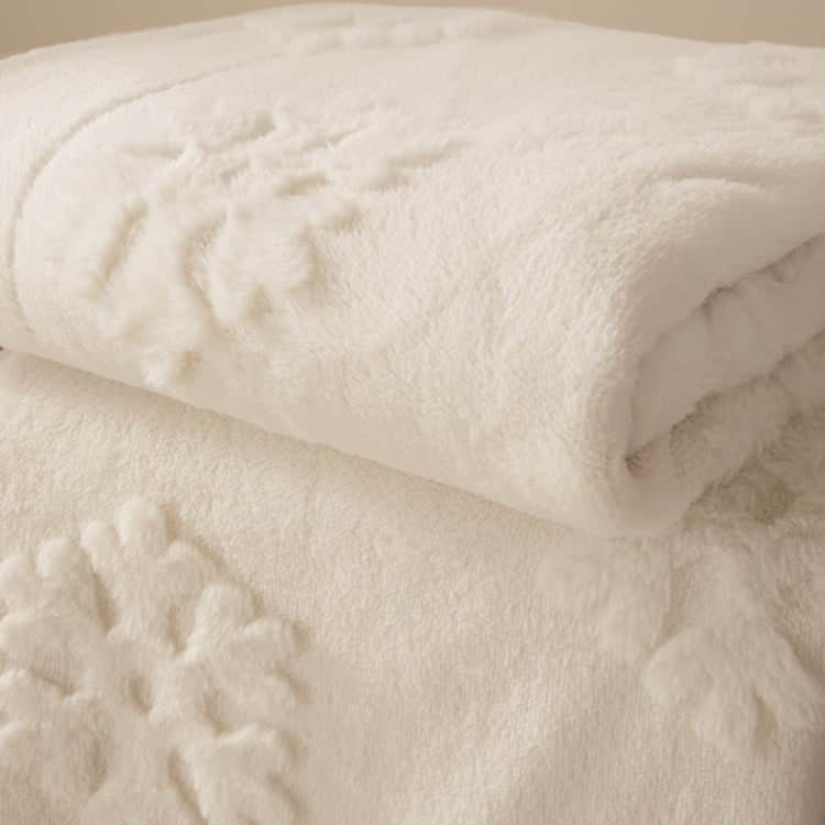 Furn (Riva Home) Christmas Decorations ❄️ Snowflakes Faux Fur Throw Snow White by Furn