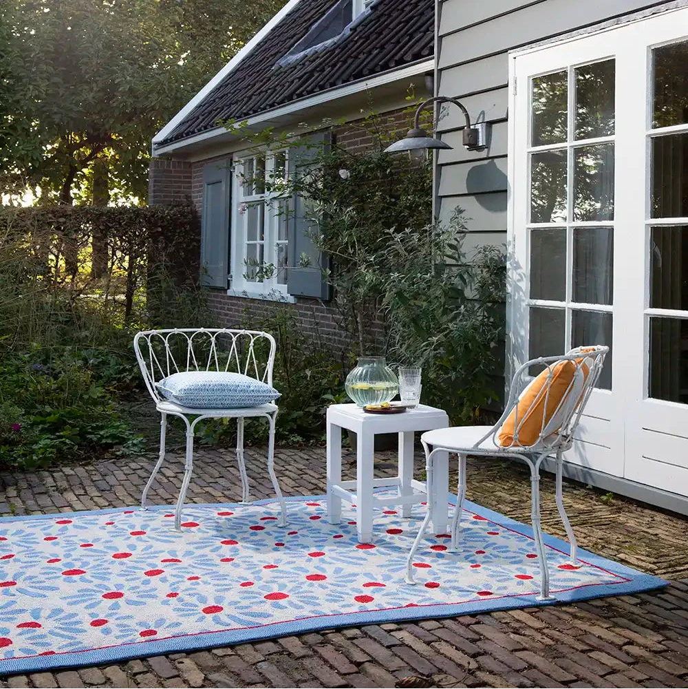 Laura Ashley (Brink & Campman) Designer Rugs Laura Ashley Thorncliff Daisy Sky Blue Indoor/Outdoor Rug