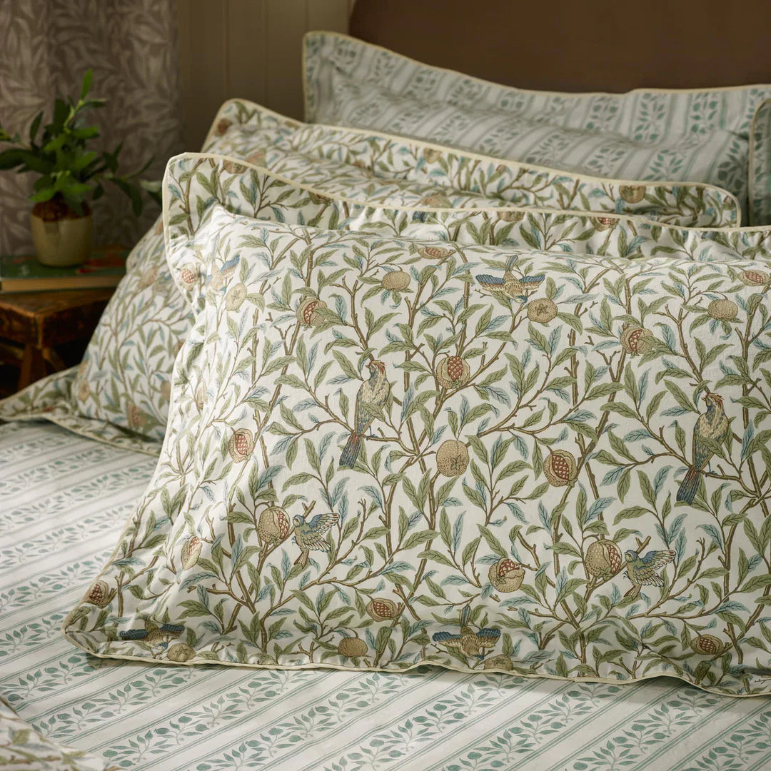 Morris & Co (Riva Home) Duvet Cover set BIRD AND POMEGREGATE DUVET COVER SET by William Morris at Home.