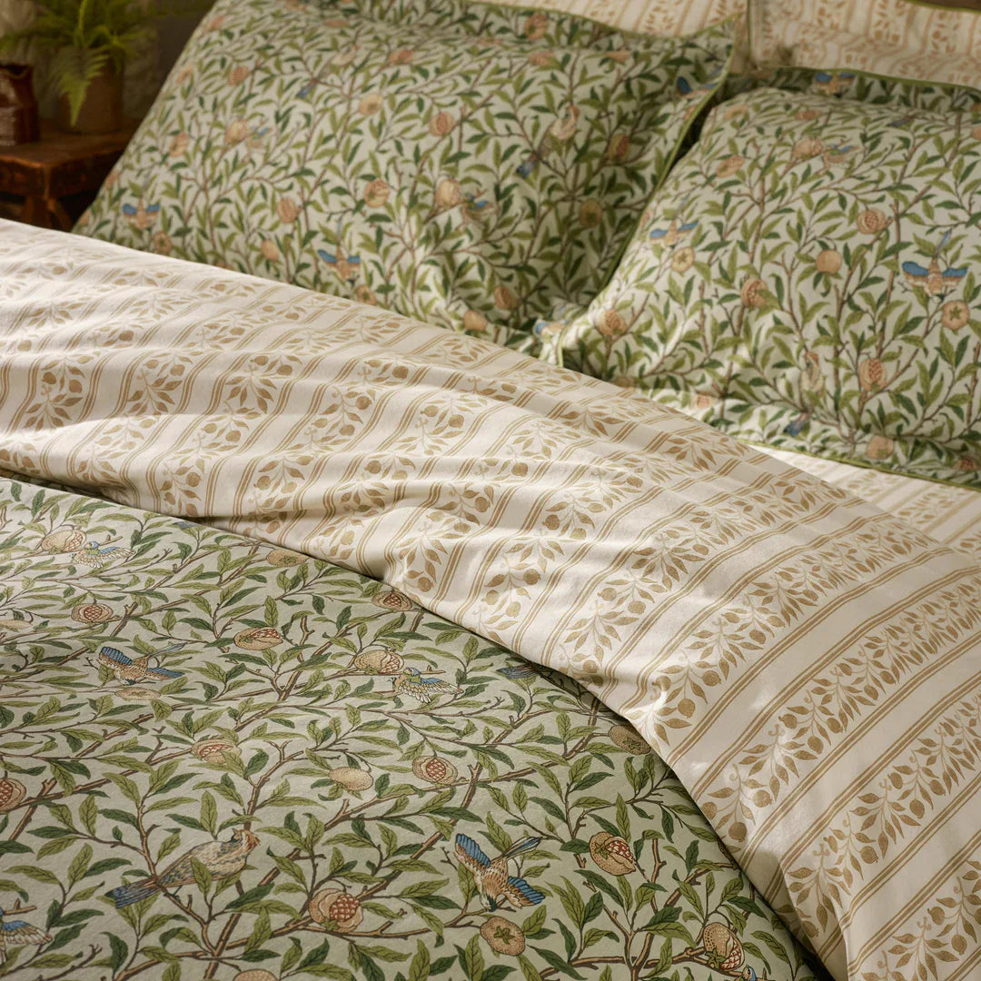 Morris & Co (Riva Home) Duvet Cover set BIRD AND POMEGREGATE DUVET COVER SET by William Morris at Home.