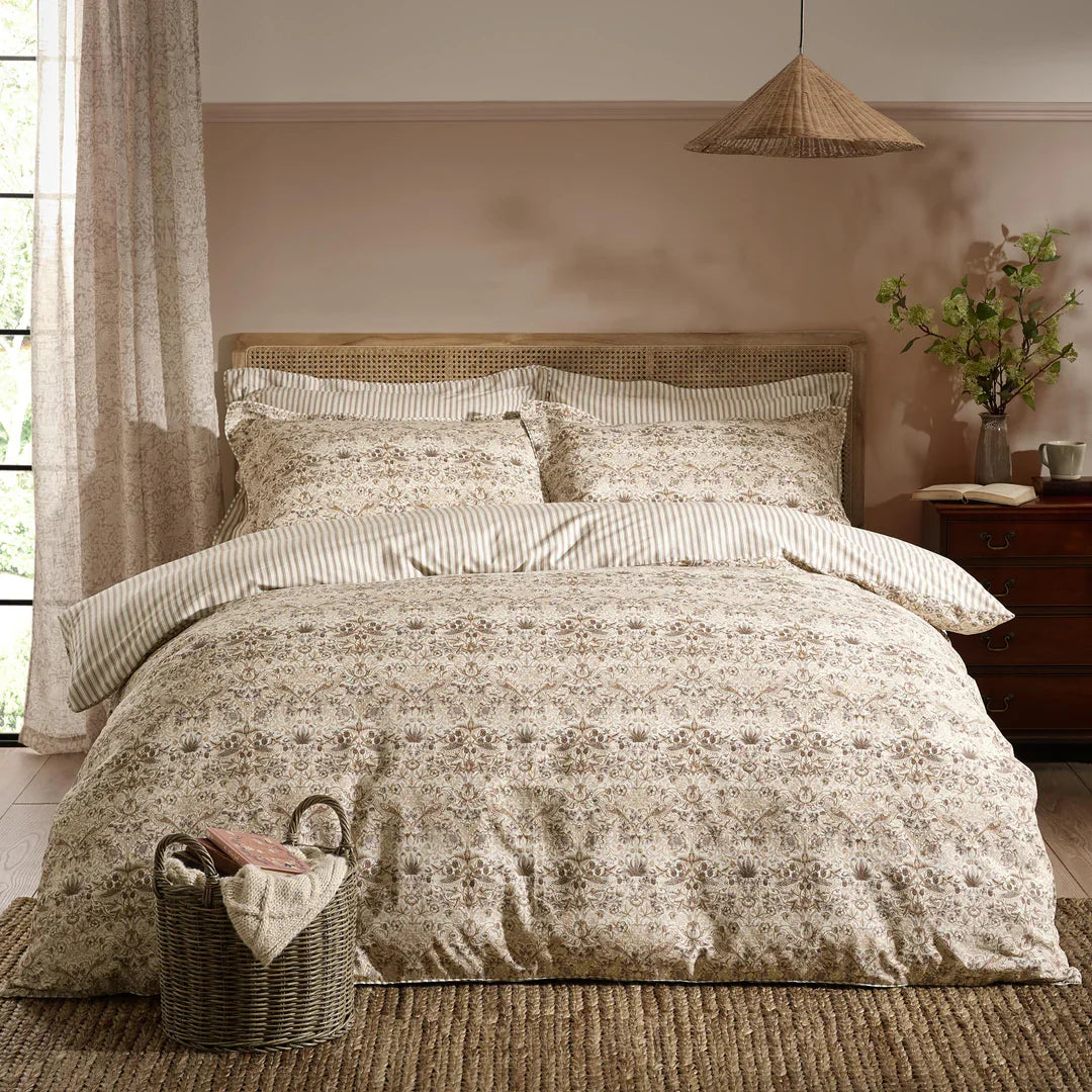 Morris & Co (Riva Home) Duvet Cover set Double Duvet set / Natural STRAWBERRY THIEF DUVET COVER SET by William Morris at Home