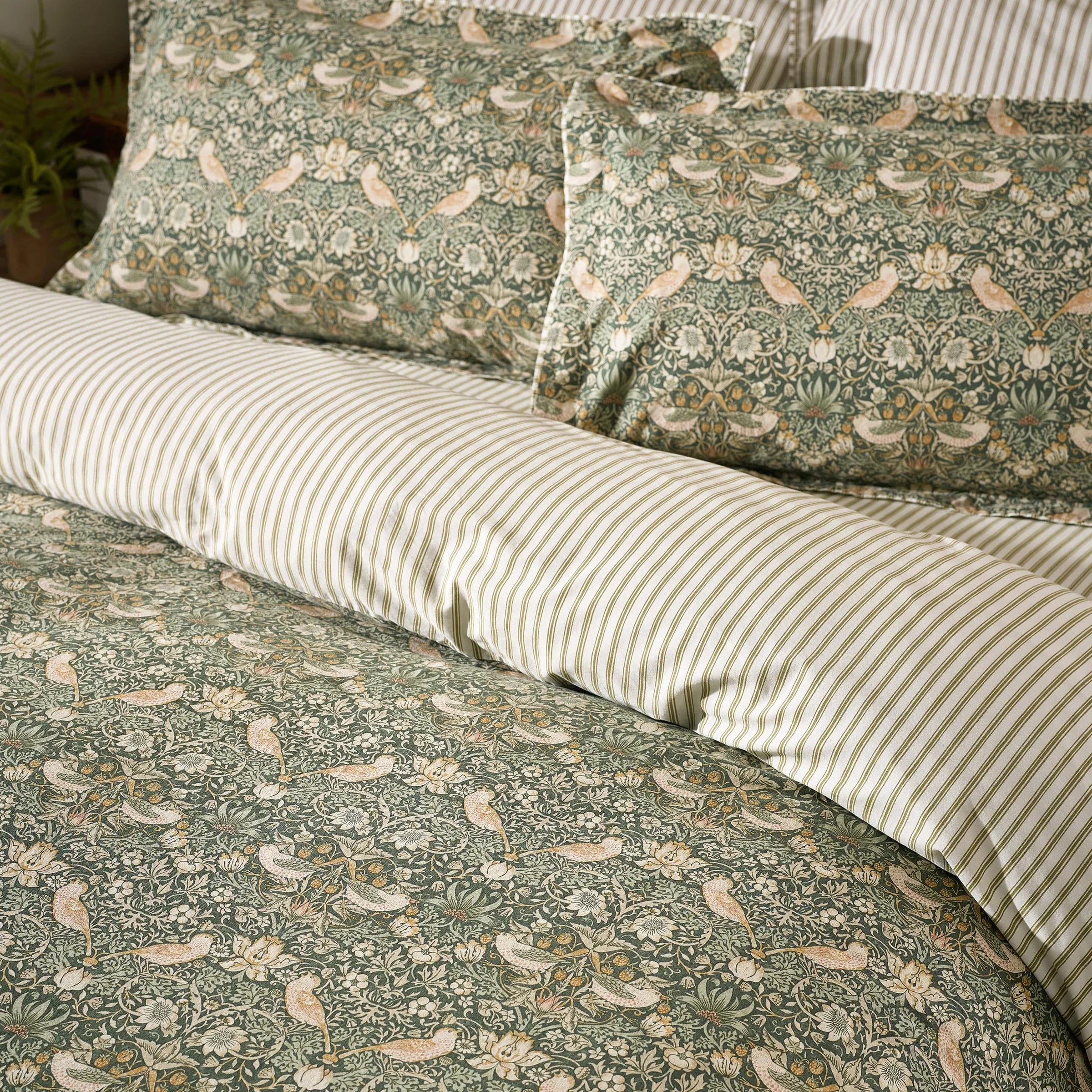 Morris & Co (Riva Home) Duvet Cover set STRAWBERRY THIEF DUVET COVER SET by William Morris at Home