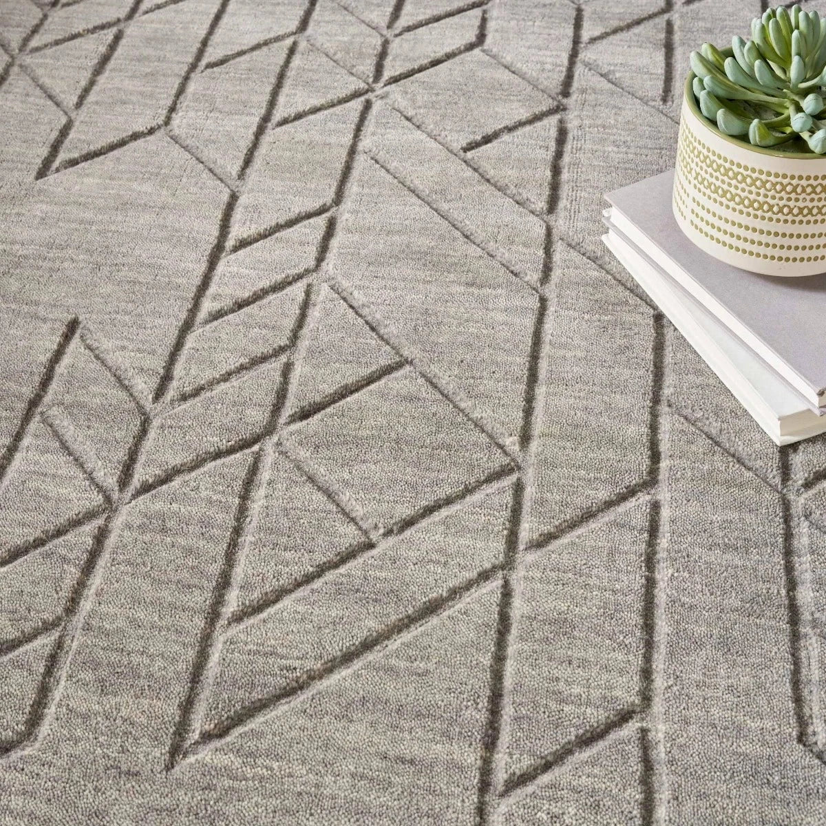 Nourison & Home Designer Rugs 2' x 3' (61cm x 91cm) / Grey ALESSIA AREA RUG by Nourison