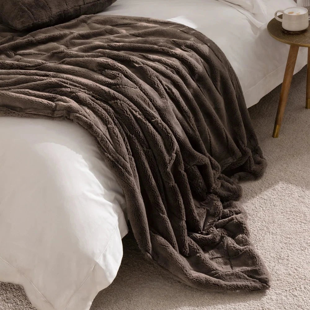 Paoletti (Riva Home) Throw 130cm x 180cm / Taupe Empress Super Soft Faux Fur Throw by Paoletti