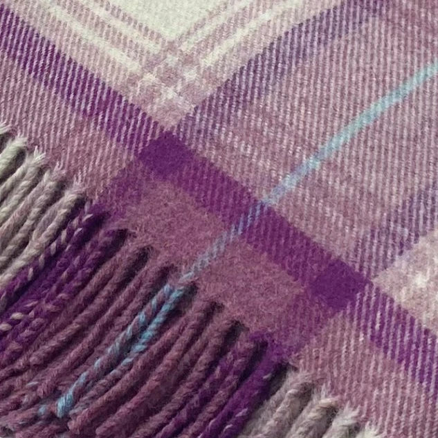 Remony Lambswool Throw Lindores Grape Lindores Marino Lambswool Throws 140x180cm