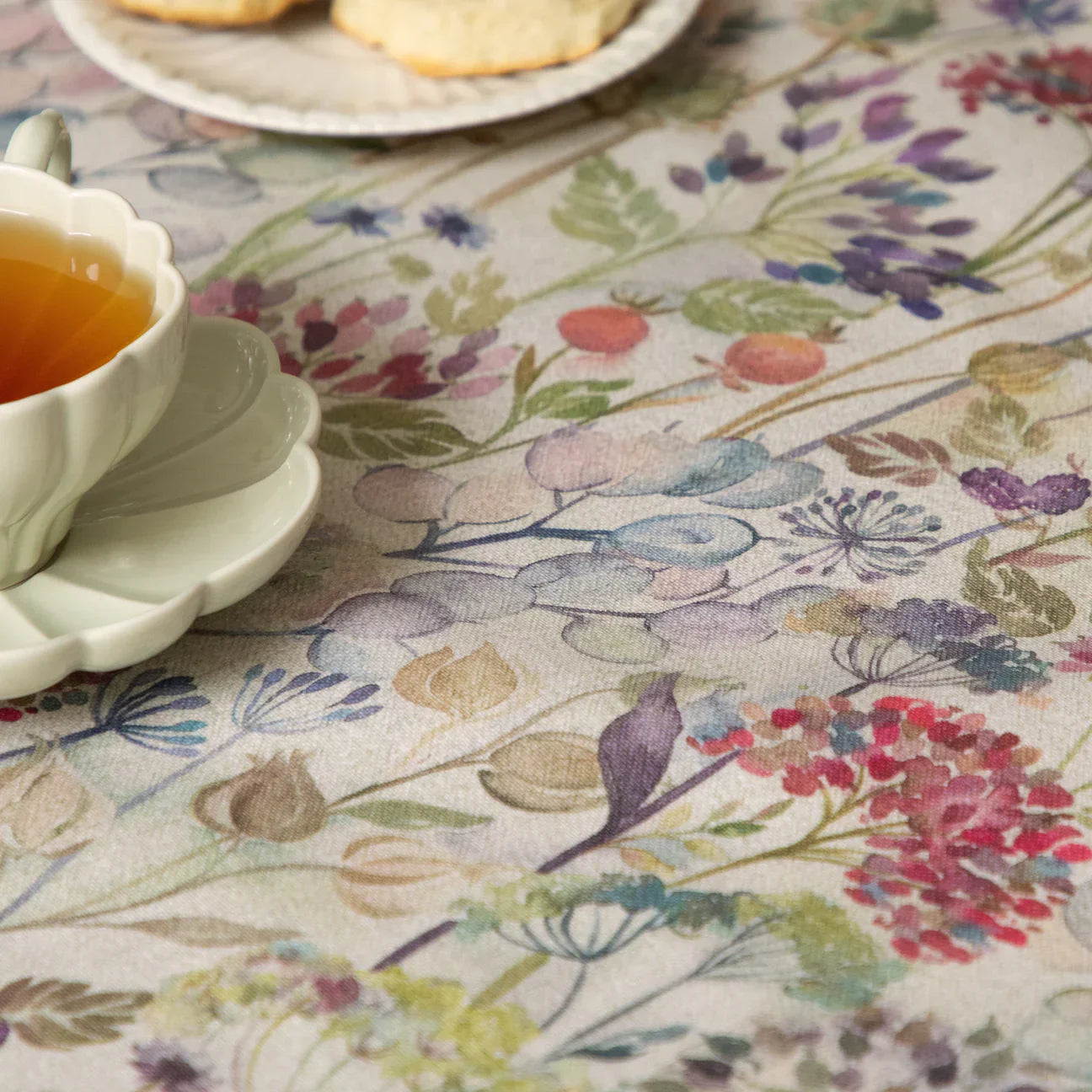 Voyage Maison (Riva Home) Oil Cloth HEDGEROW PRINTED RESIN OIL CLOTH FABRIC (BY THE METRE) NATURAL
by Voyage Maison
