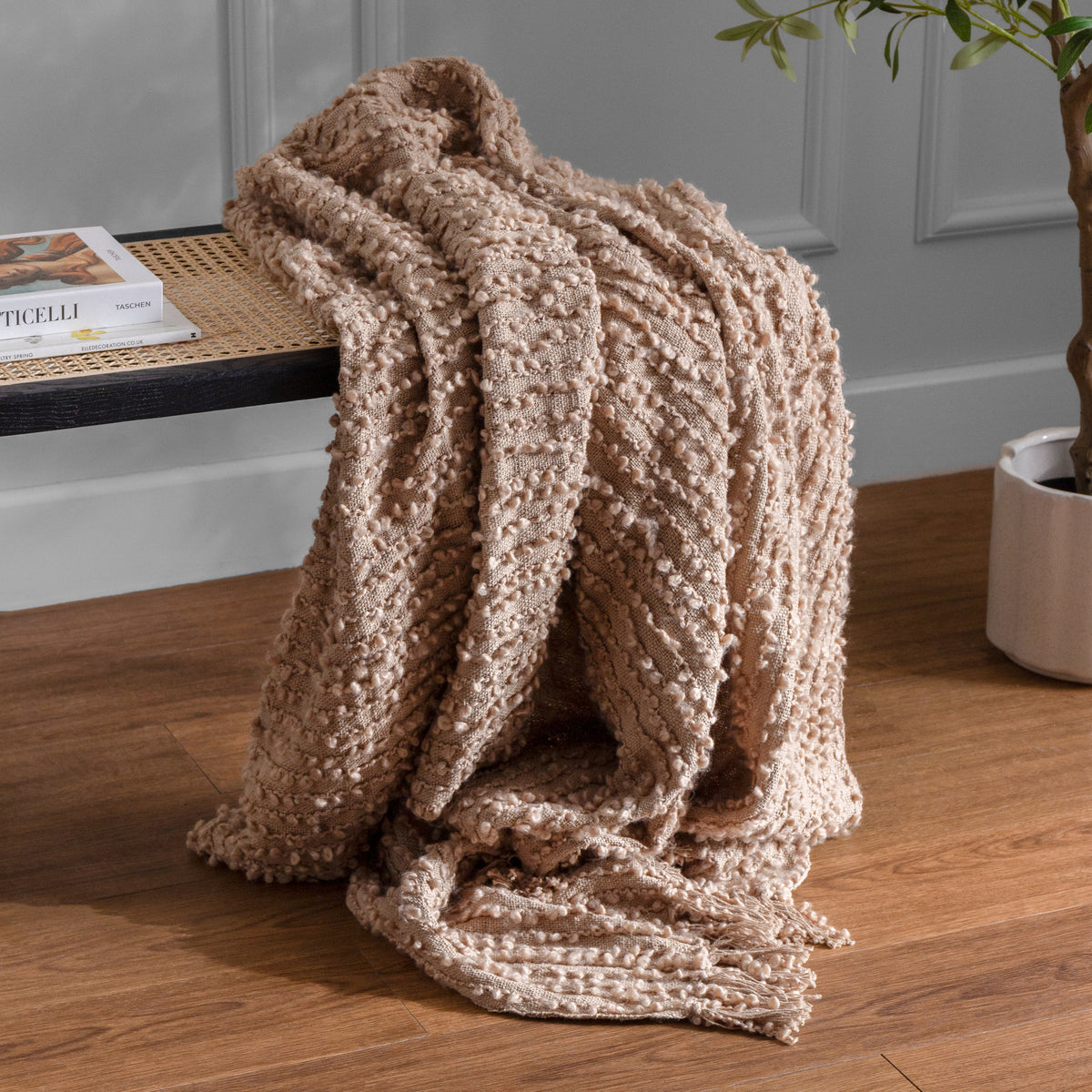 ARVO WOVEN TASSELLED THROW | HÖEM