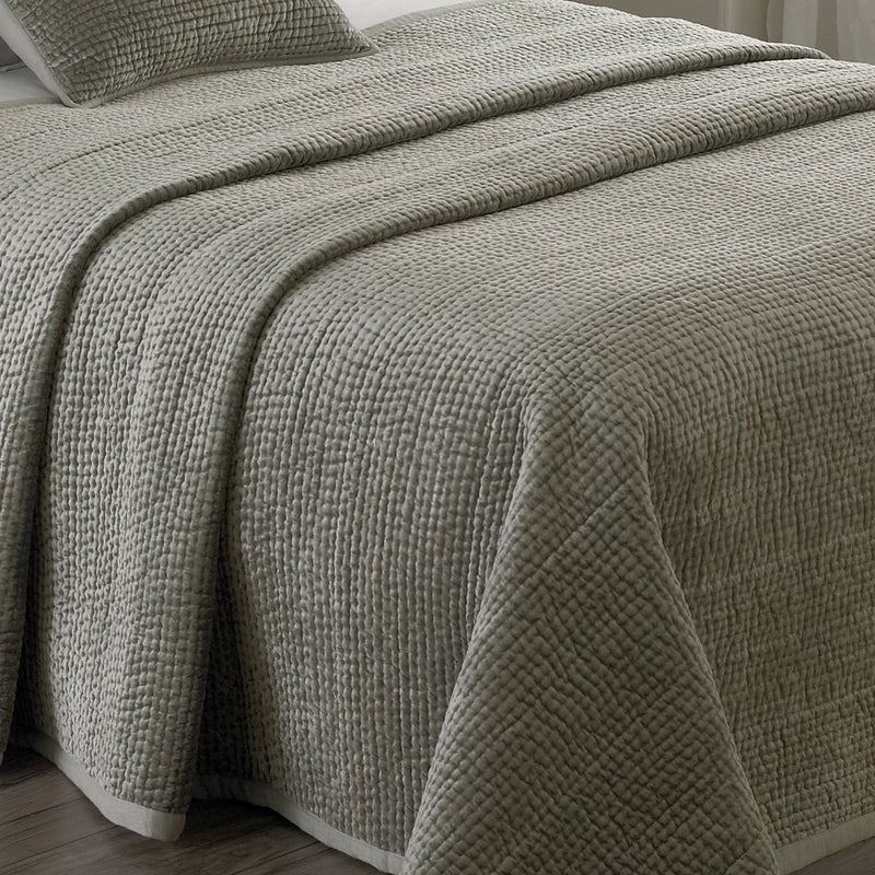 BROOKLANDS LARGE BEDSPREAD – SILVER | Paoletti