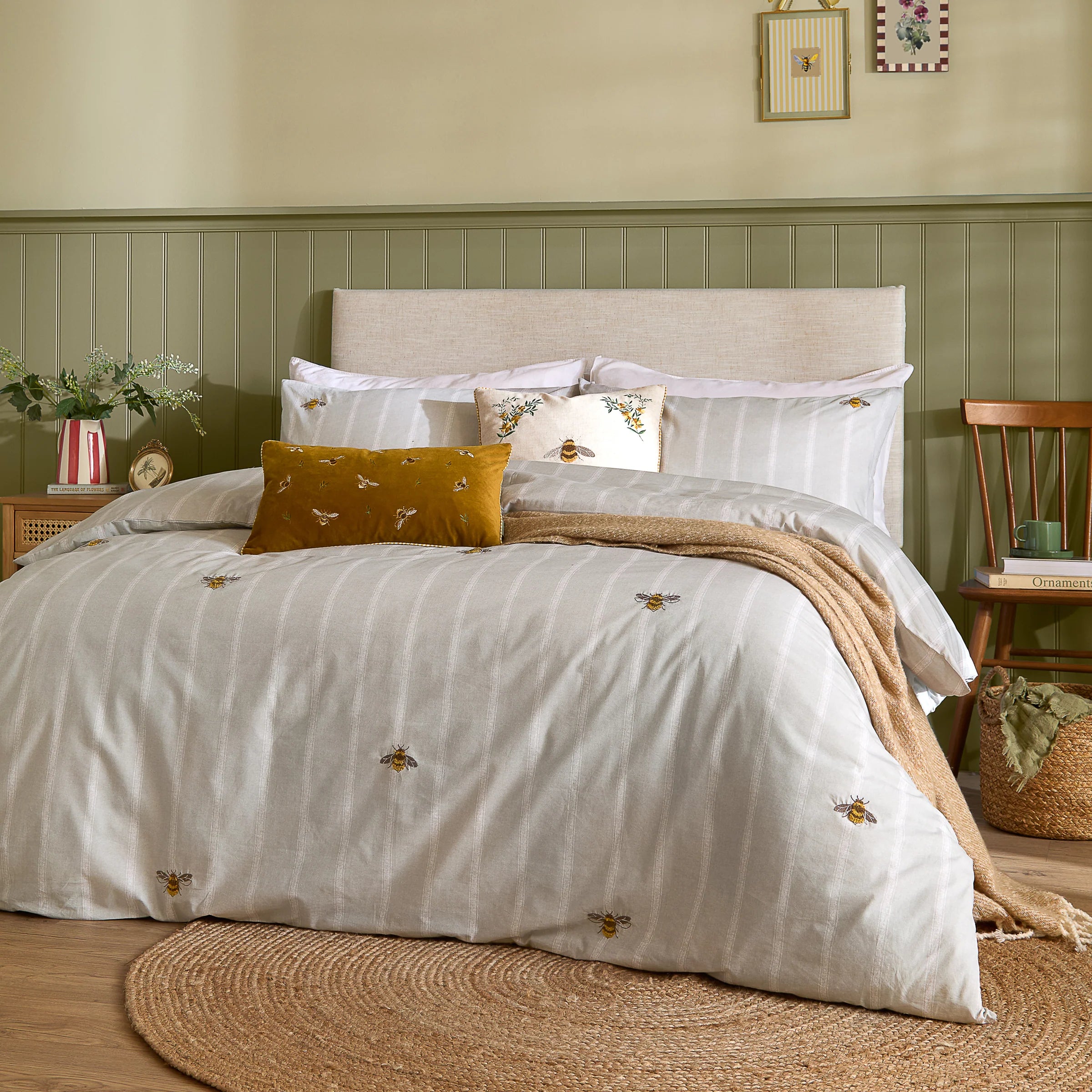 RAMBLE BEES 100% COTTON DUVET COVER SET by Wylder