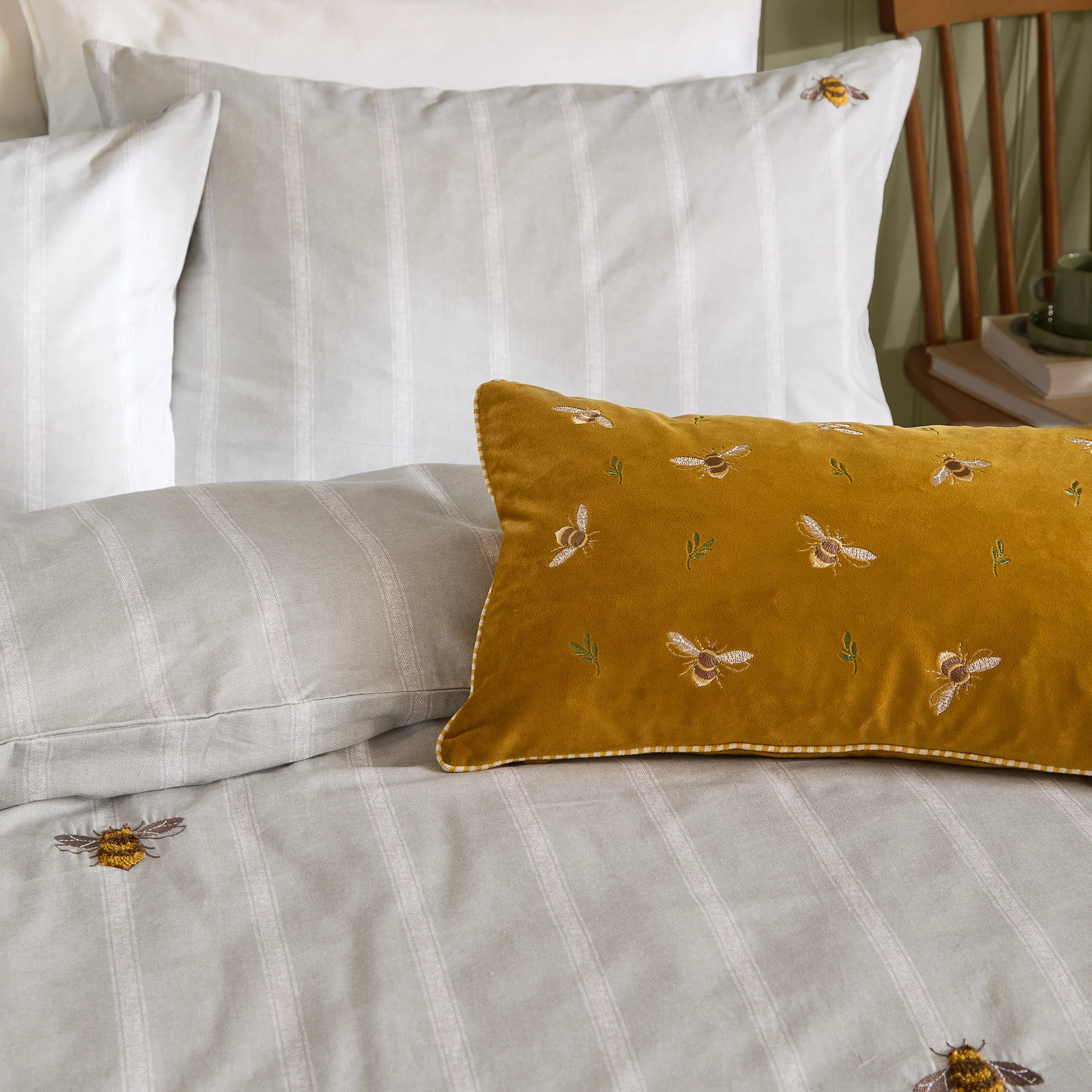 RAMBLE BEES 100% COTTON DUVET COVER SET by Wylder