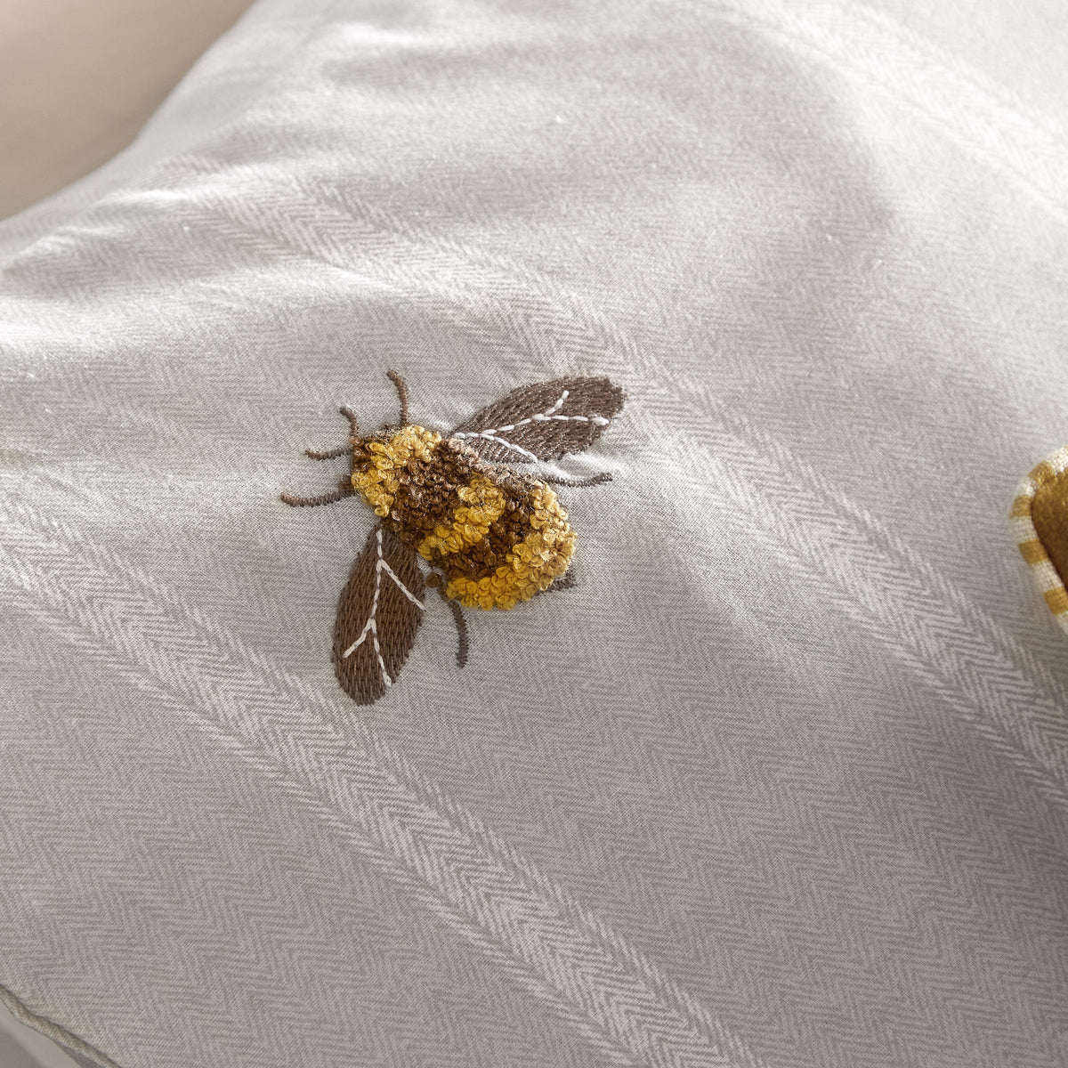 RAMBLE BEES 100% COTTON DUVET COVER SET by Wylder