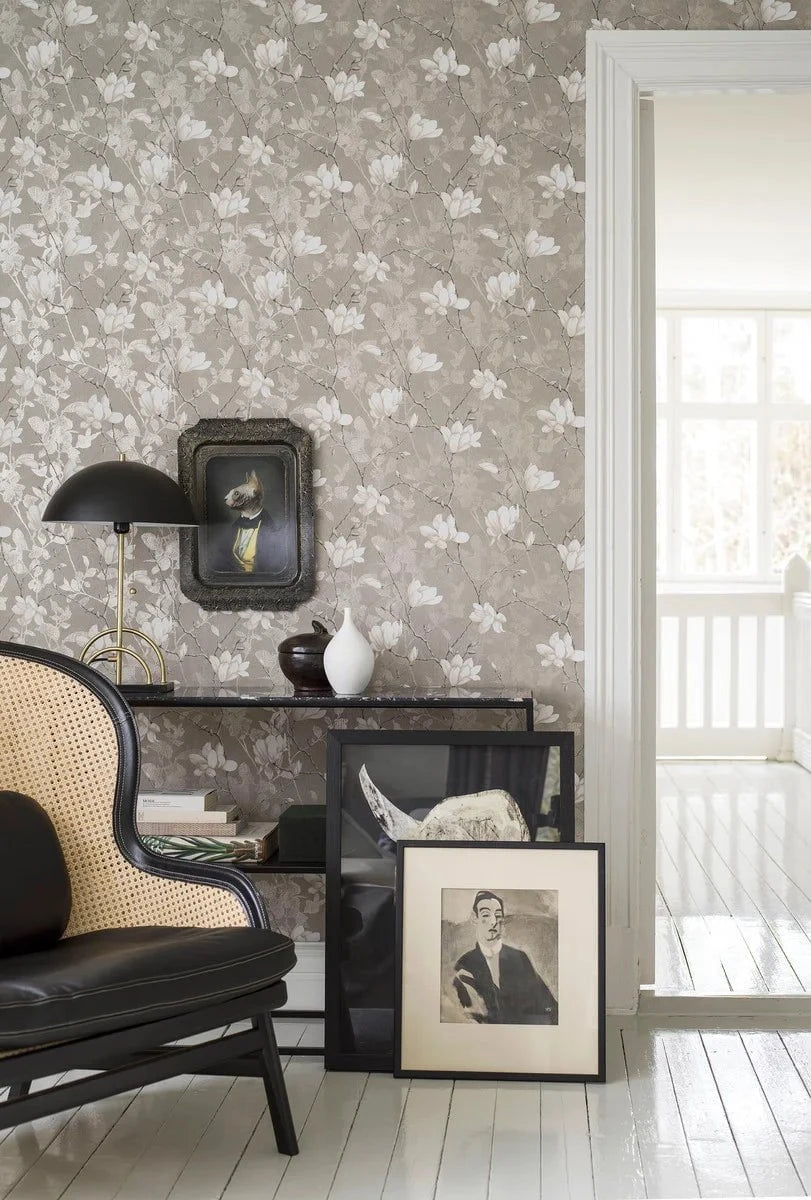 Boråstapeter Boråstapeter Wallpaper Lilly Tree Soft Grey Wallpaper by Boråstapeter (10 metre roll)