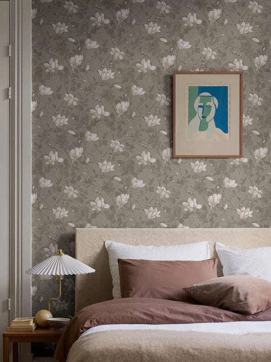Boråstapeter Boråstapeter Wallpaper Lilly Tree Soft Grey Wallpaper by Boråstapeter (10 metre roll)