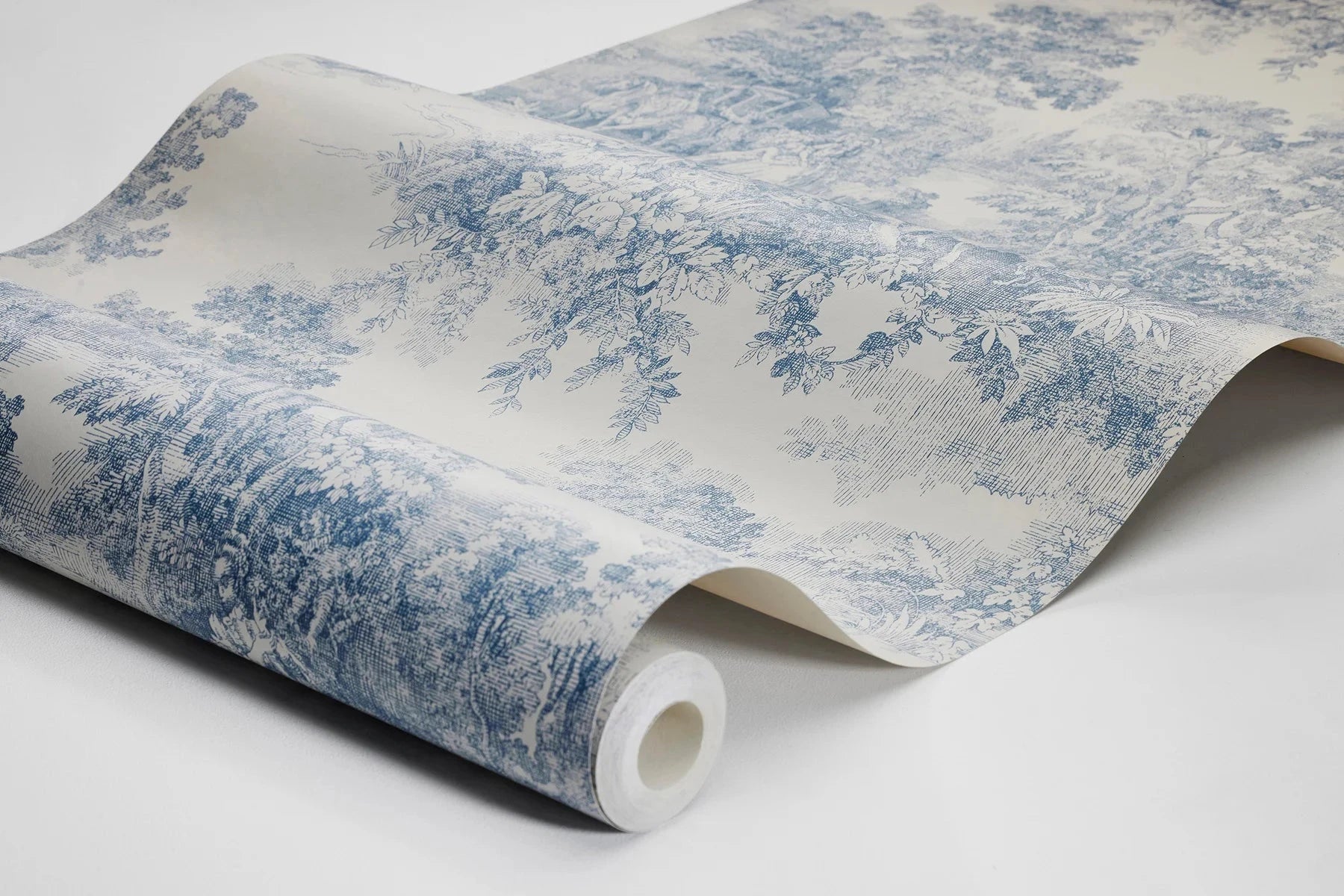 Boråstapeter Boråstapeter Wallpaper Toile de Jouy Blue – by Boråstapeter