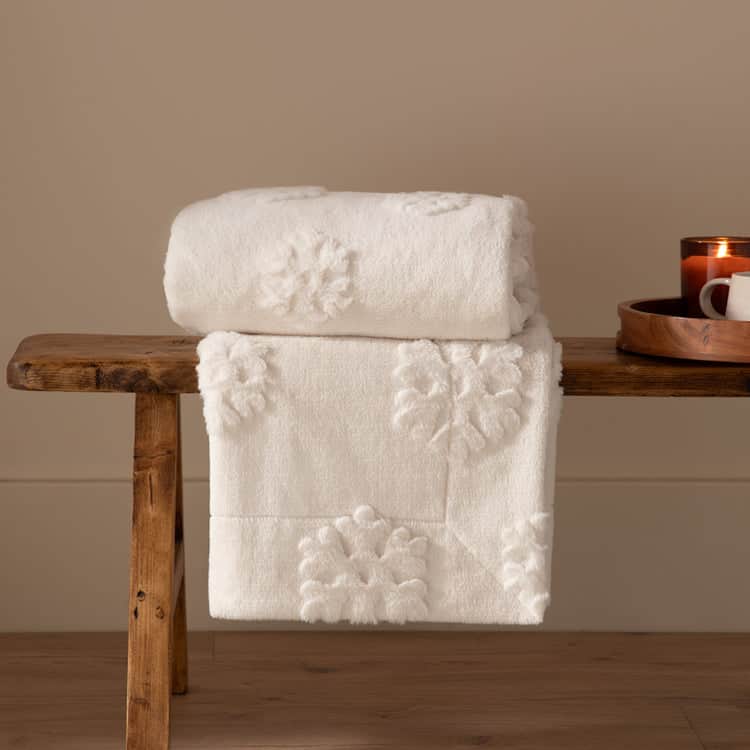 Furn (Riva Home) Christmas Decorations ❄️ Snowflakes Faux Fur Throw Snow White by Furn