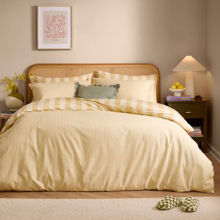 THE ULTIMATE STRIPE REVERSIBLE DUVET COVER SET by furn