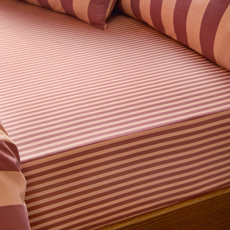 THE ULTIMATE CLASSIC STRIPE FITTED BED SHEETby furn
