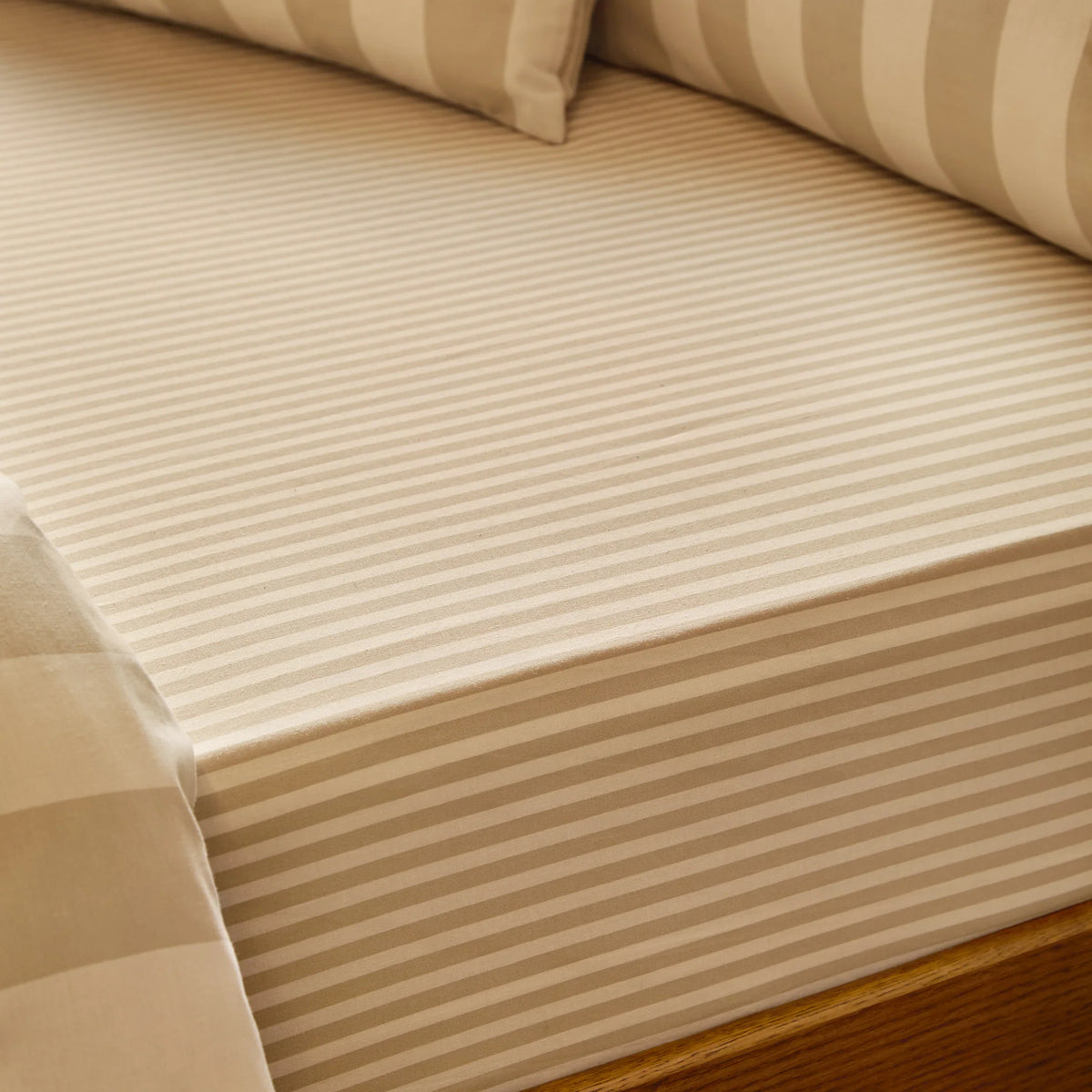 Furn (Riva Home) Fitted Sheet THE ULTIMATE CLASSIC STRIPE FITTED BED SHEETby furn