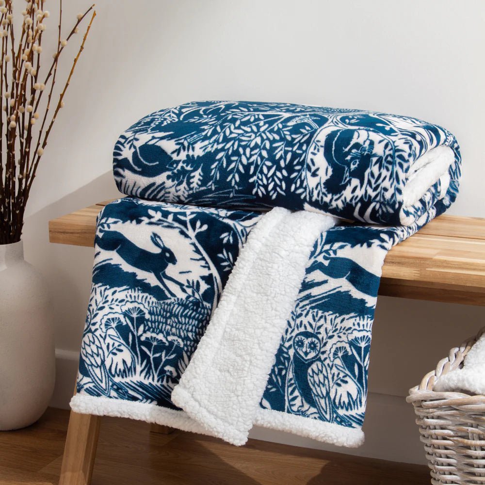 furn (Riva Home) Throw furn. Winter Woods Fleece Throw in Midnight