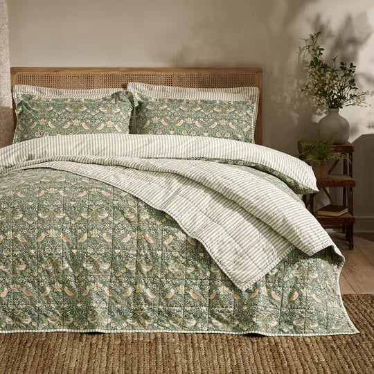 STRAWBERRY THIEF BEDSPREAD by William Morris at Home