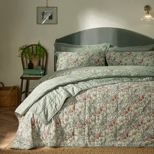 GOLDEN LILY BEDSPREAD by William Morris at Home