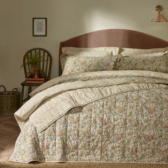 GOLDEN LILY BEDSPREAD by William Morris at Home