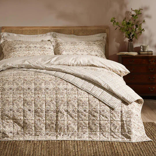 STRAWBERRY THIEF BEDSPREAD by William Morris at Home