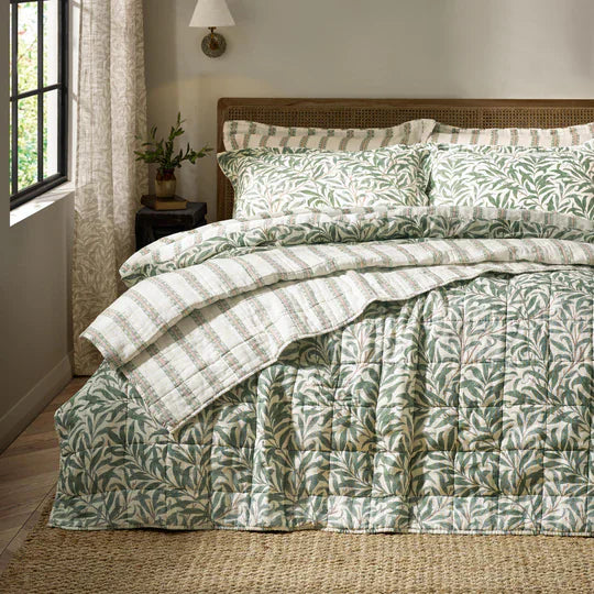 WILLOW BOUGH BEDSPREAD by William Morris at Home