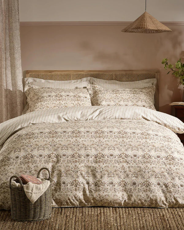 STRAWBERRY THIEF DUVET COVER SET by William Morris at Home