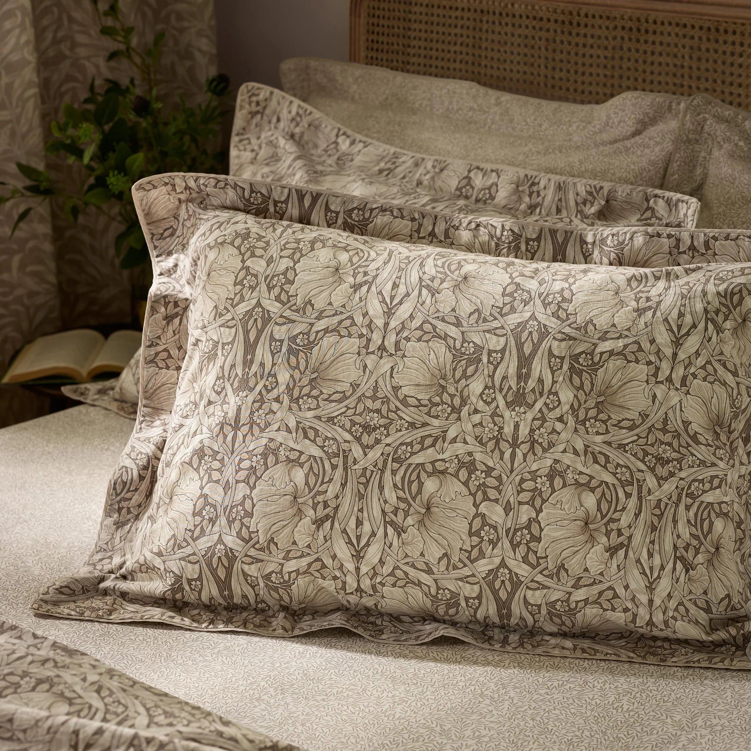 Morris & Co (Riva Home) Duvet Cover set PIMPERNEL 100% COTTON DUVET COVER SET Natural & Chocolate by Morris & Co