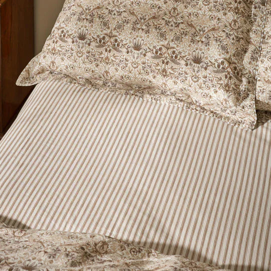 STRAWBERRY THIEF FITTED SHEET by William Morris at Home