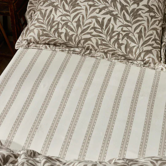 WILLOW BOUGH FITTED SHEET by William Morris at Home
