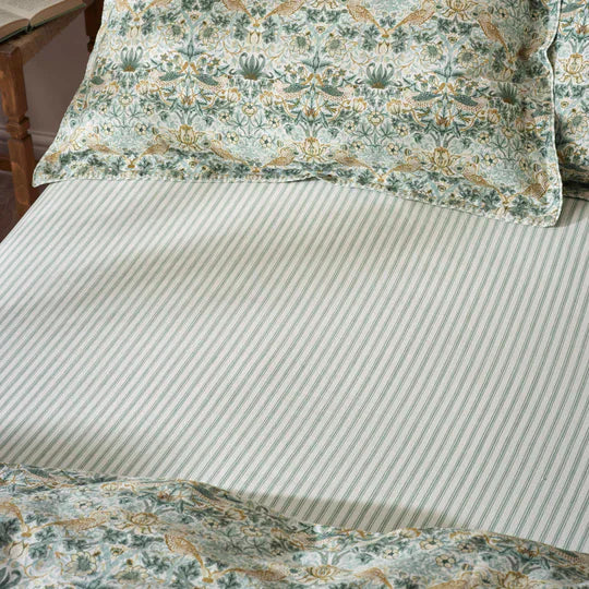 STRAWBERRY THIEF FITTED SHEET by William Morris at Home