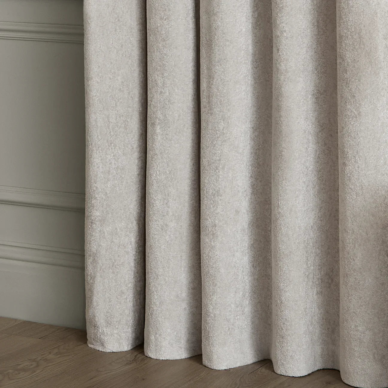 Paoletti (Riva Home) Curtains LUSTRE VELVET FULLY LINED EYELET CURTAINS SILVER
by Paoletti