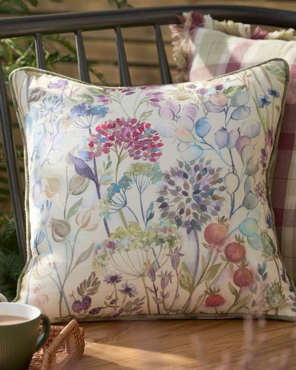 COUNTRY HEDGEROW REVERSIBLE OUTDOOR CUSHION MOSS by Voyage Maison