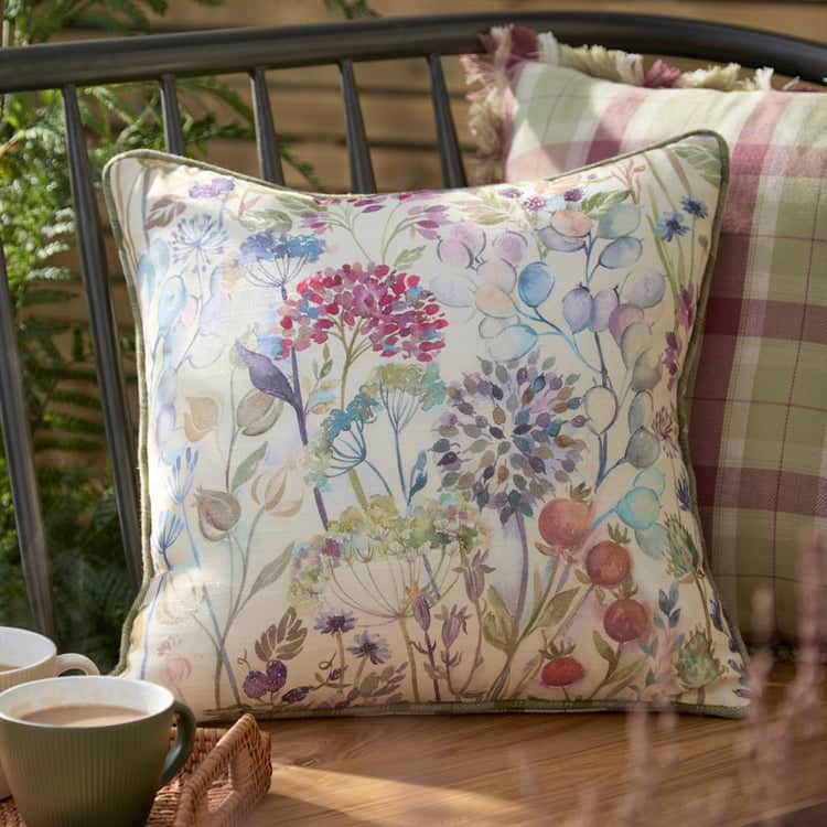 COUNTRY HEDGEROW REVERSIBLE OUTDOOR CUSHION MOSS by Voyage Maison