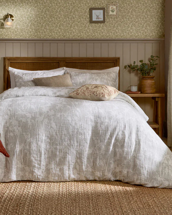 BRAEFLOWER REVERSIBLE 100% COTTON MUSLIN DUVET COVER SET NATURAL  by Voyage Maison