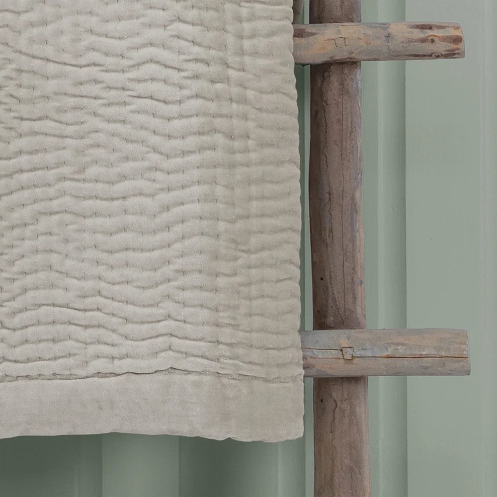 Voyage Maison (Riva Home) Voyage Maison Throw Voyage Maison Haze Velvet Quilted Throw Quartz -140x220cm