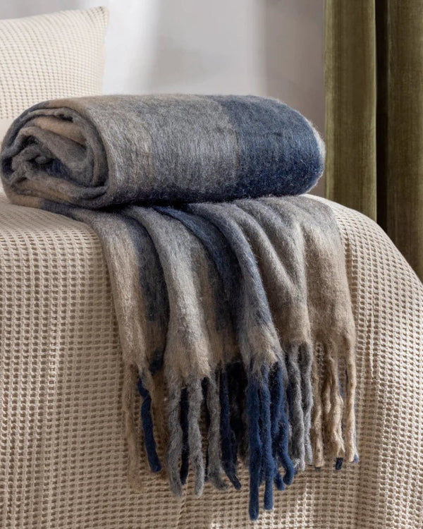 RAYSTON THROW FLINT BLACK by Yard